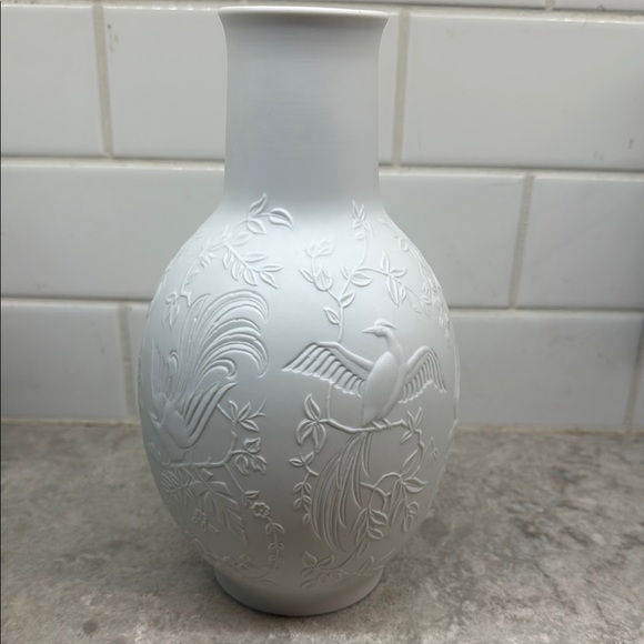 Vintage KAISER 296 Bisque Porcelain Bird of Paradise Embossed Vase W Germany - Picture 1 of 6